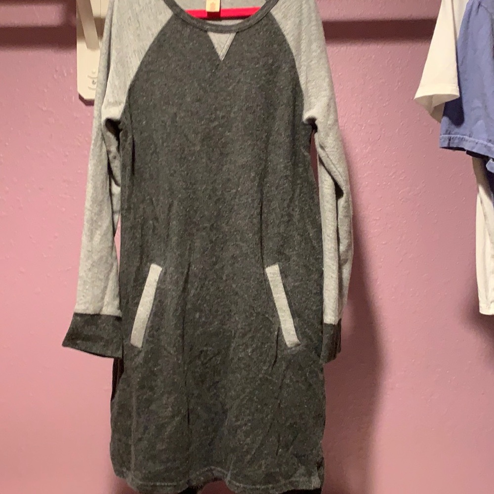 Grey sliver sweater.
